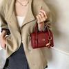 Ретро сумочка модная одноплечевая сумка кроссбоди женская 2025 нишевая новая модная универсальная маленькая квадратная сумка корейская версия