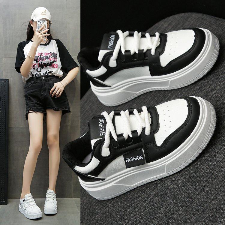 Маленькие белые туфли женские туфли 2024 весна новые универсальные на толстой подошве увеличивающие рост повседневные туфли женские кожаные спортивные туфли для скейтборда