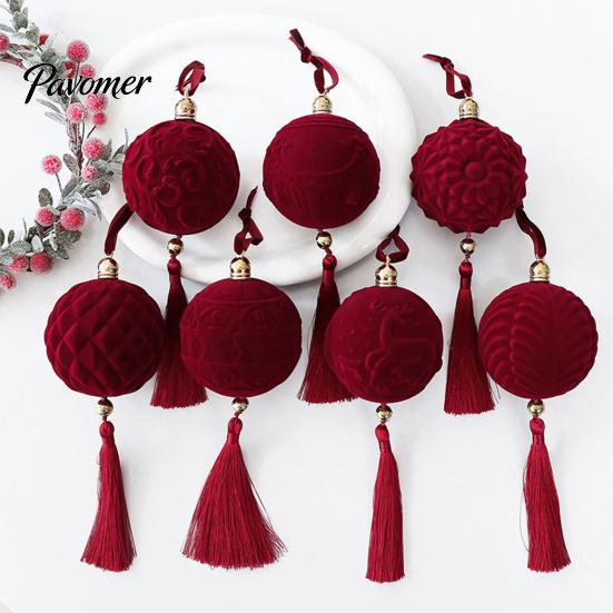 Рельефные ornaments из замшевой текстуры, Бордовый flocked рождественский шар с кисточками и золотыми бусинами, Классические ретро-украшения для елки, Вельветовые декоративные подвески