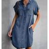 Женское приталенное платье однобортное джинсовое с коротким рукавом