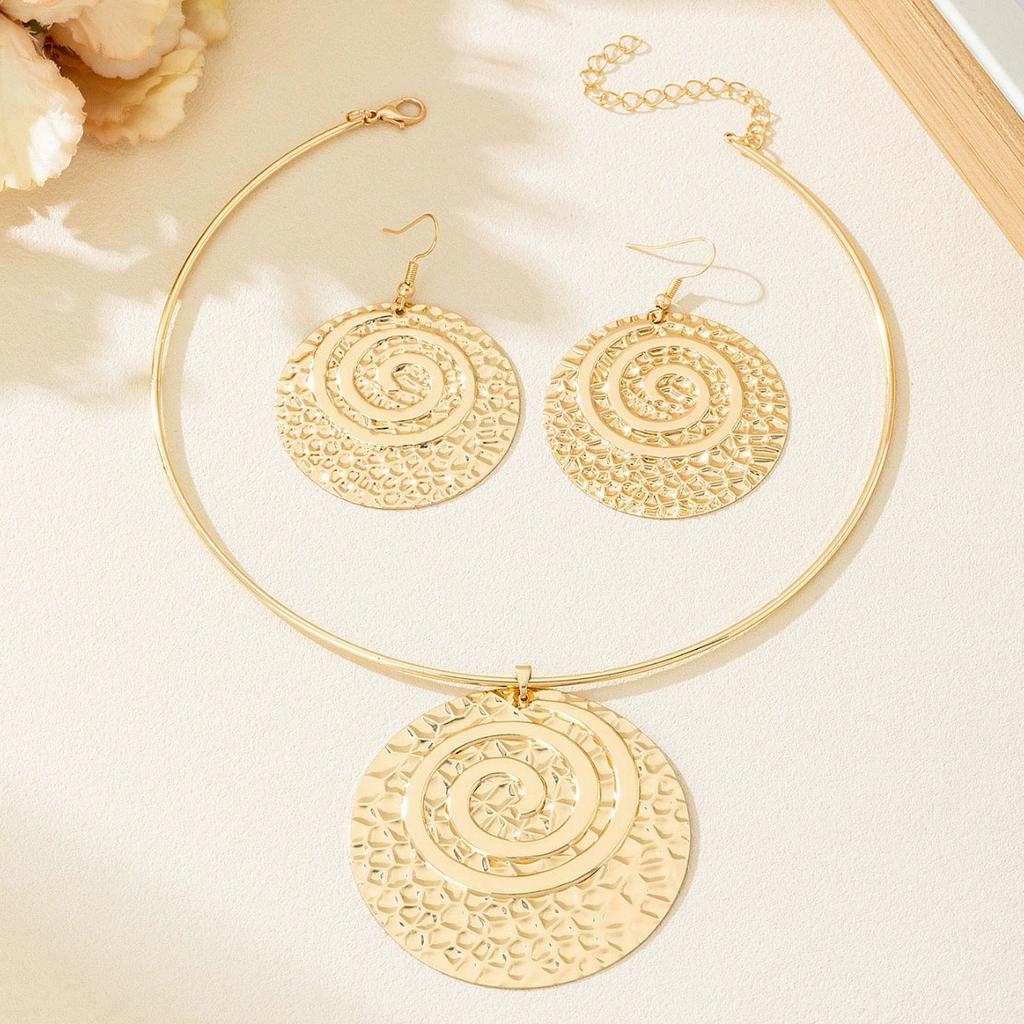 Круглые преувеличенные спиральные кованые серьги и ожерелья