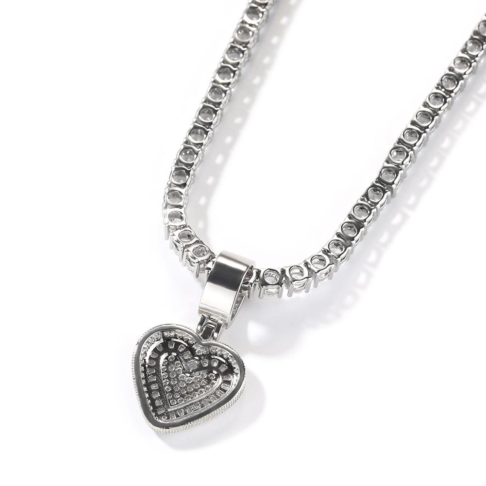 Нишевый дизайн Леденцовая любовь Кулон Ветер Легкая роскошь Медь Инкрустированный цирконом Кулон-сердце Ожерелье Хип-хоп