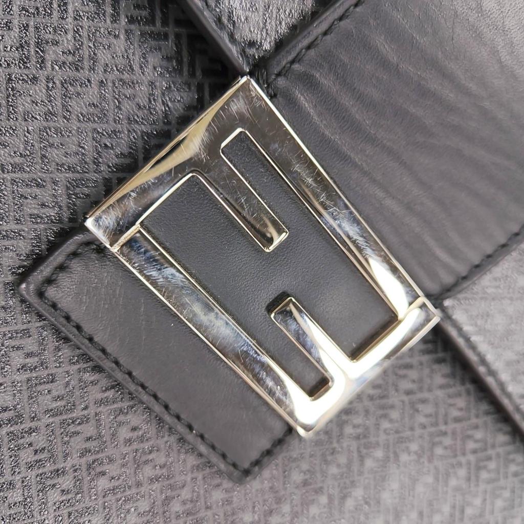 [Pre-Owned] Baguette Silver Buckle Logo FF Pattern Leather Shoulder Bag - Excellent #17E4MOS