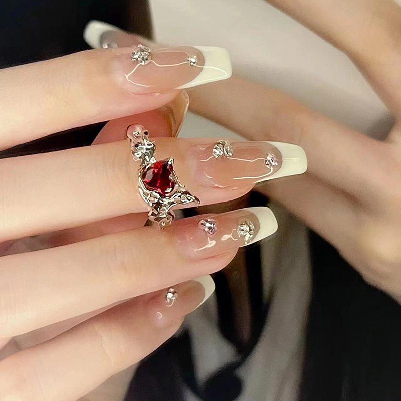 Нишевый дизайн Красное открытое кольцо с цирконом и бриллиантами Французское нерегулярное кольцо с драгоценным камнем Женское холодное ветровое кольцо с передовым чувством