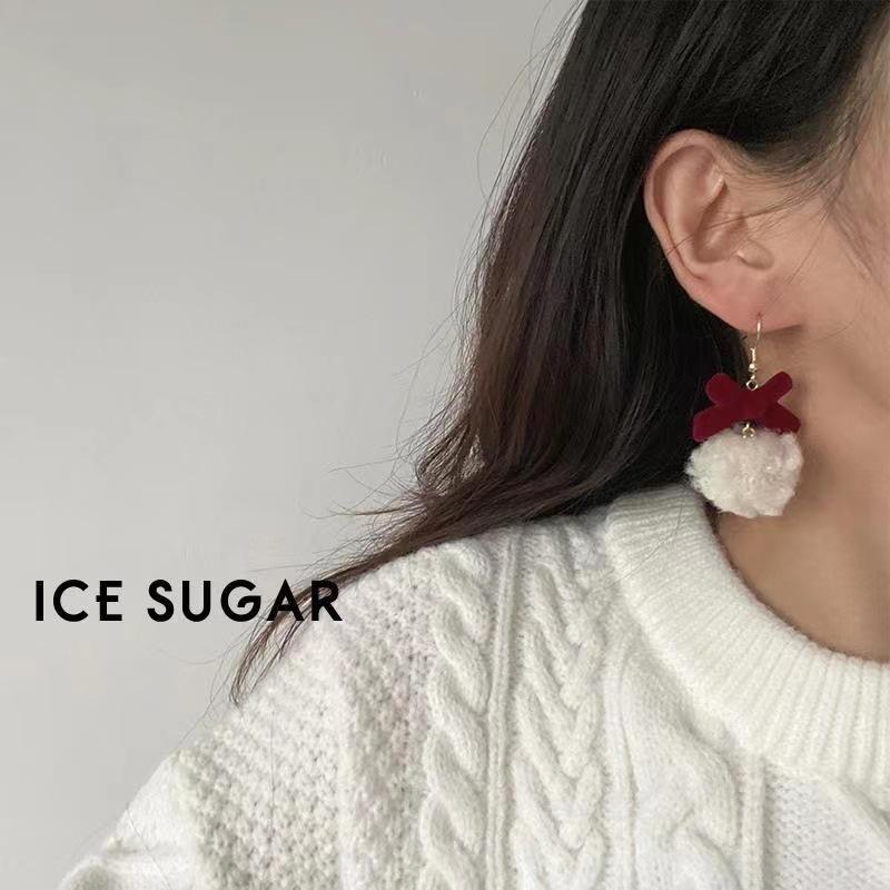 Winter warmth~ temperament versatile cute hairball stud earrings women's lamb wool pom-pom matte earrings autumn and winter ear jewelry