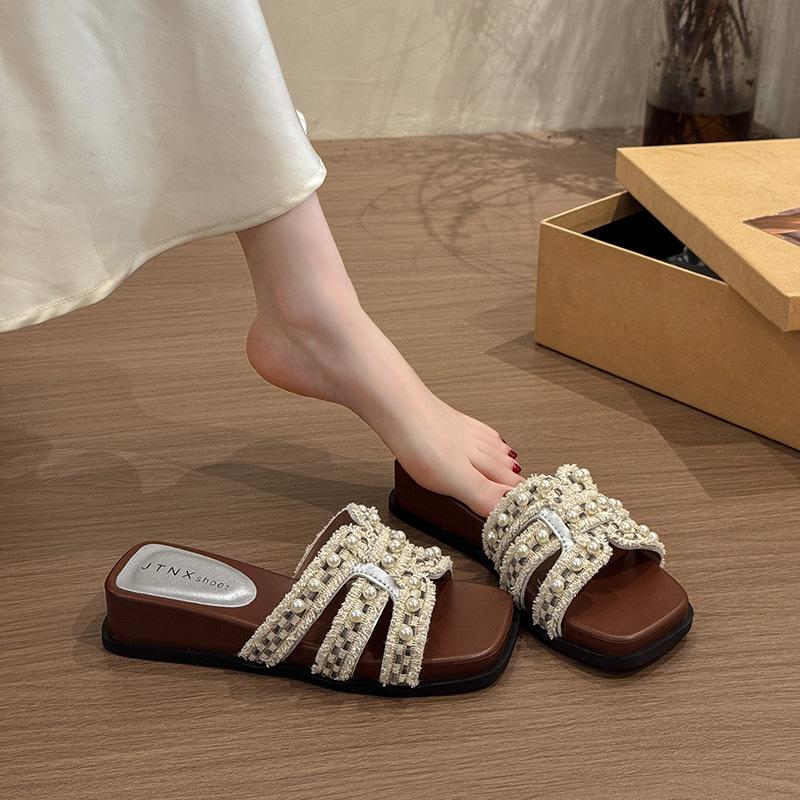 French Thick Heel Cool Slippers Women's Summer Wear 2025 New Small Fragrant Style Fashion Pearl with Skirt Middle Heel One-word Drag