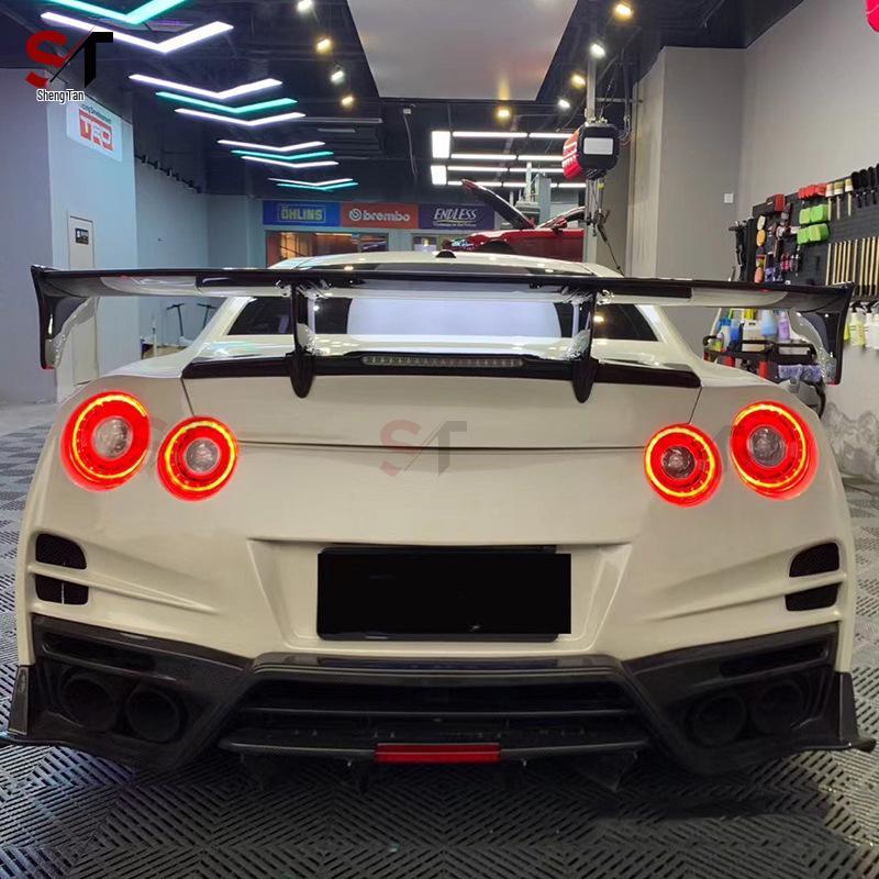 Совместимый задний спойлер из углеродного волокна для Nissan GTR35 - Двухслойное аэродинамическое крыло со световыми элементами и стабилизатором.