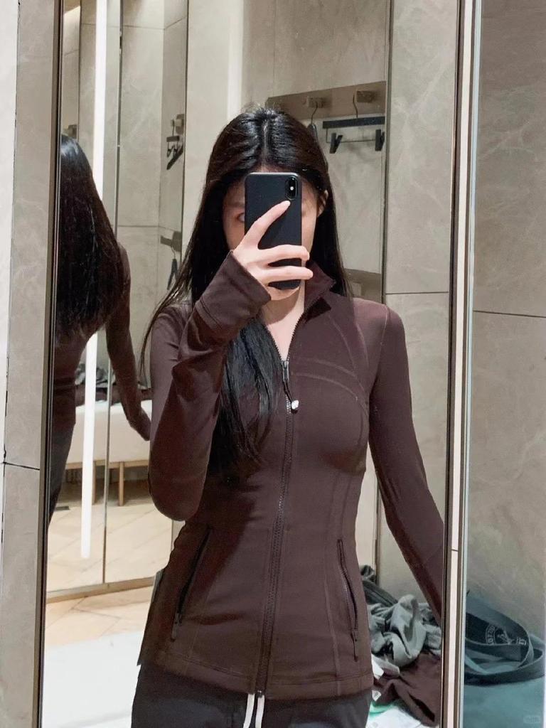 Женская куртка для йоги Lulu Nude Feel - Облегающий крой, воротник-стойка, длинный рукав, спортивный топ на молнии для бега и фитнеса.