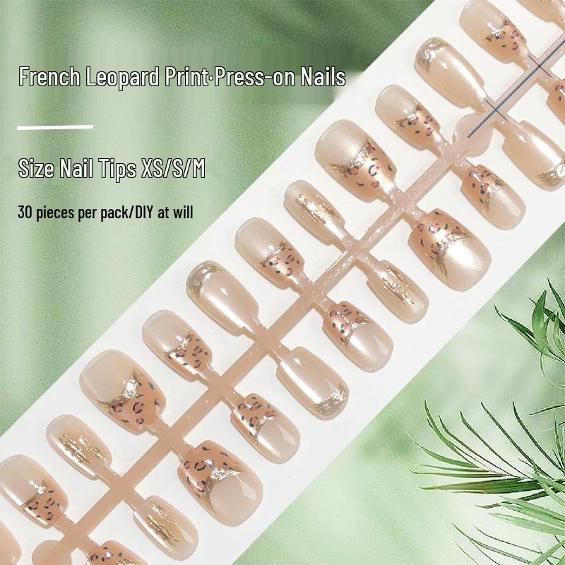 Leopard Print Amber Cat Eye Nail Art Patches: Autumn Winter Collection - 30 Piece Set for a Sweet and Spicy Style