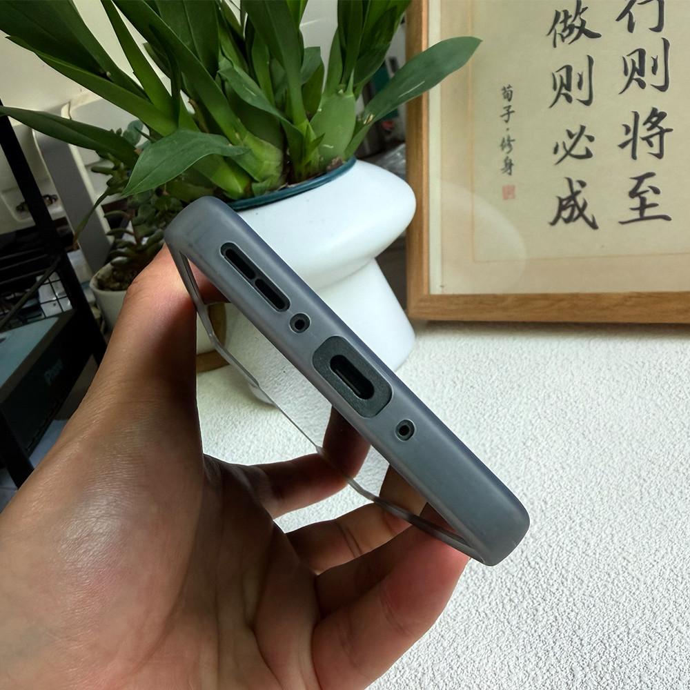 Для OnePlus 15 13 13T 13R Ace 6 6T / Ace 5 Pro Nord 5 Ace 3/2 2V «Chisa» Чехол для телефона / Микроматовое покрытие / Жесткая задняя панель с мягкими бортиками / 1+ 12/11 Ударопрочный чехол