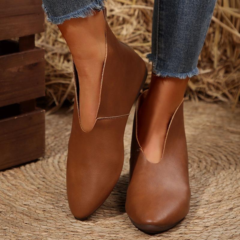 Wind Pointed Low Heel Leather Boots Women's Autumn and Winter New Large Size Flat Sleeve Chelsea Boots Women