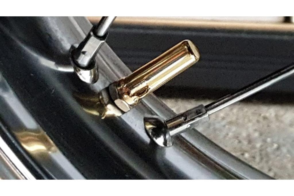 Motone MMU071 Air Valve Cap Street Twin Street Scrambler T100 T120 Thruxton Vintage Style 2pcs Brass