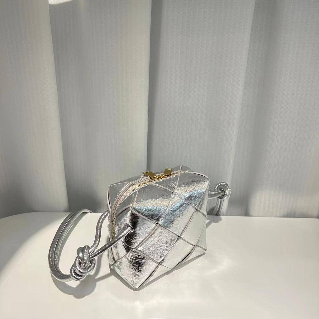 2024 Весна/Лето Женская мода из коровьей кожи, плетеная вручную, с узлом, сумка через плечо и через плечо