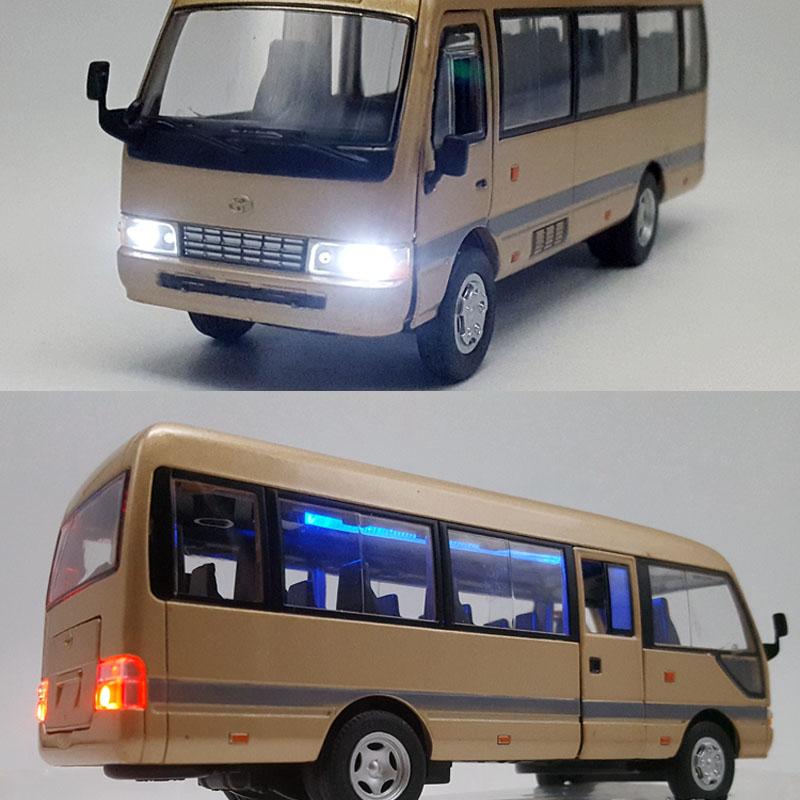 1/32 Toyota Coaster Bus Игровой автомобиль Модель давления Автомобильный игровой симулятор Металлический автобус Игроки для детской коллекции Подарки