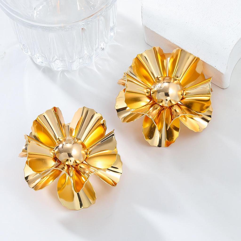 Летние серьги-цветы из сплава для женщин, европейские и американские блестящие преувеличенные металлические цветочные украшения.