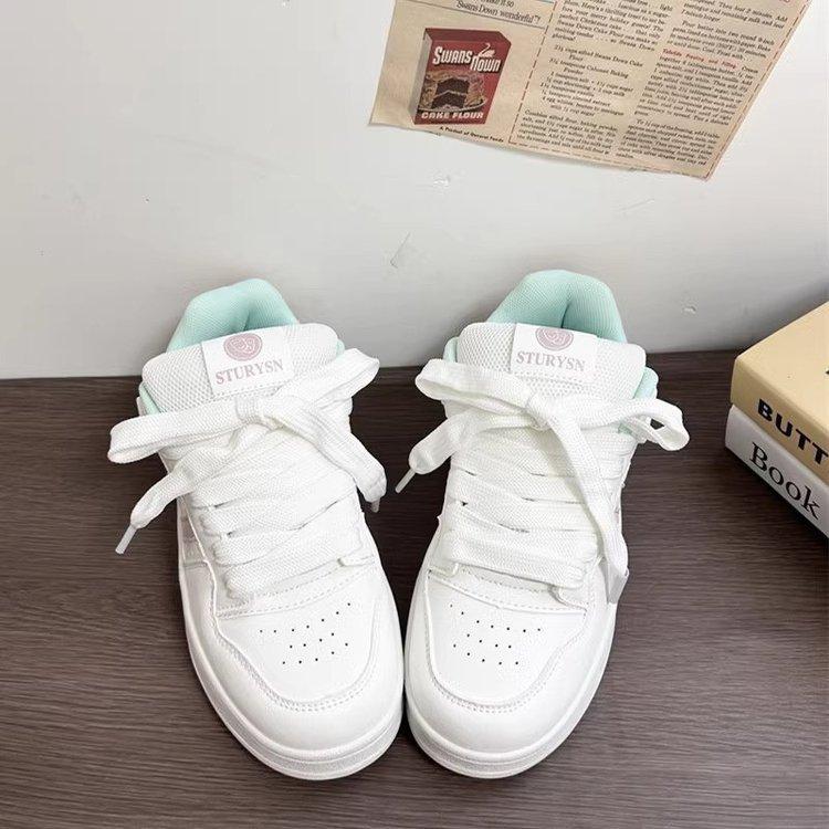Нишевые оригинальные универсальные модные трендовые японские туфли-хлеб, студенческие спортивные маленькие белые туфли, женские 2024, платформа, повседневные кеды