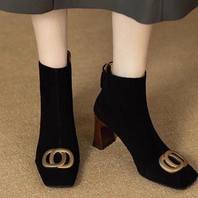 Элегантные черные замшевые ботильоны на высоком каблуке - стройнящие, с металлической пряжкой, эластичная посадка для женщин на осень/зиму