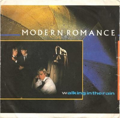 7-дюймовая пластинка MODERN ROMANCE - Walking In The Rain X9733 WEA 1983 UK Поп Б/у