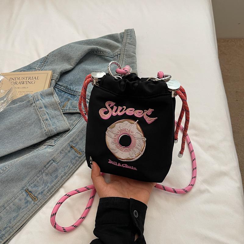 Весна Японский Досуг 2025 Персонализированная Сумка для Покупок Женская Мода Нишевый Дизайн Большая Вместимость Наплечная Сумка-Ведро Тренд