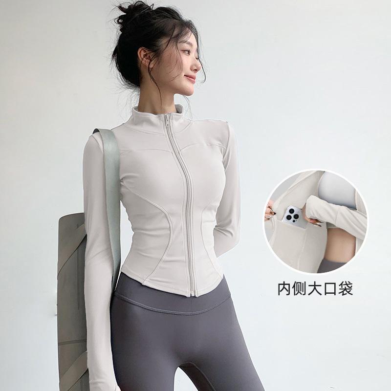 Sunscreen clothes, yoga clothes, jackets, quick-drying and thin, tight Pilates tops, running, outdoor sports, fitness, cycling clothes.