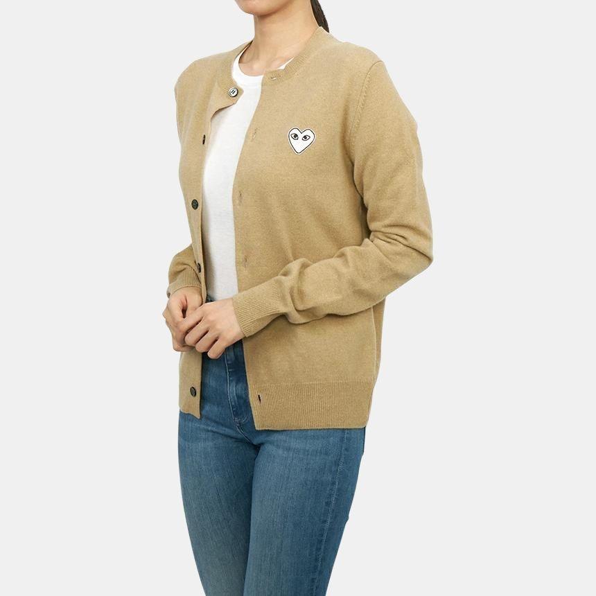 Comme des Garçons PLAY (WMNS) COMME des GARCONS PLAY Кардиган Белый Логотип 'Верблюд' Женский AZ-N065-051-2