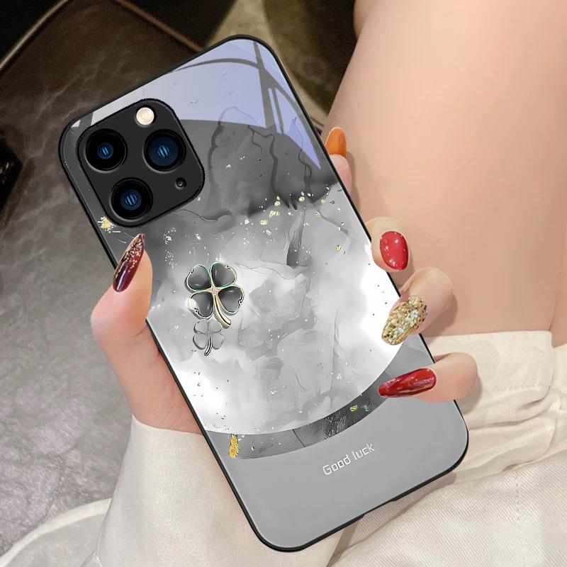 Градиентный чехол из закаленного стекла с четырехлистным клевером для iPhone 16 Pro Max 15 Pro 14 13 12 Mini 11 XS Max XR 7 8 Plus SE 2022
