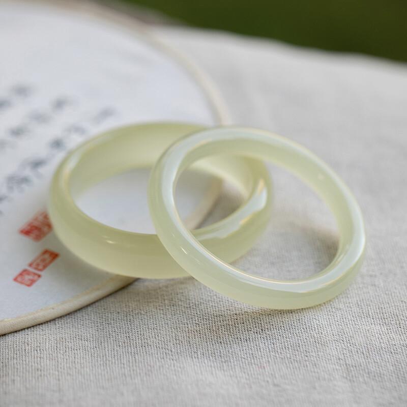 Браслет из натурального нефрита. Модный и простой женский браслет из нефрита.