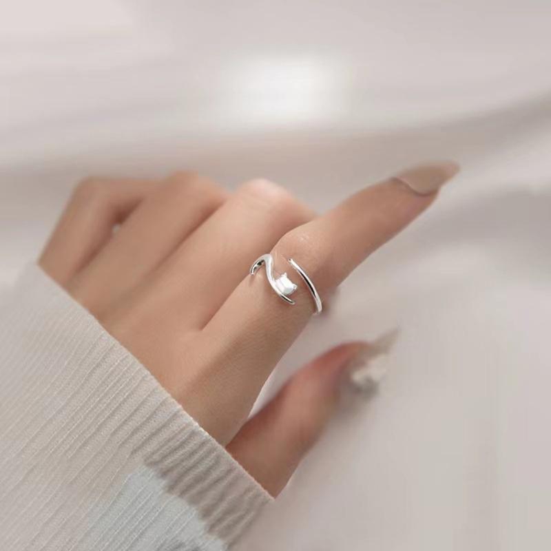 10pcs Crochet Rings Adjustable Thumb Rings for Knitting Hobbyists Yarns Rings Convenient Finger Holders for Hand Weaving
