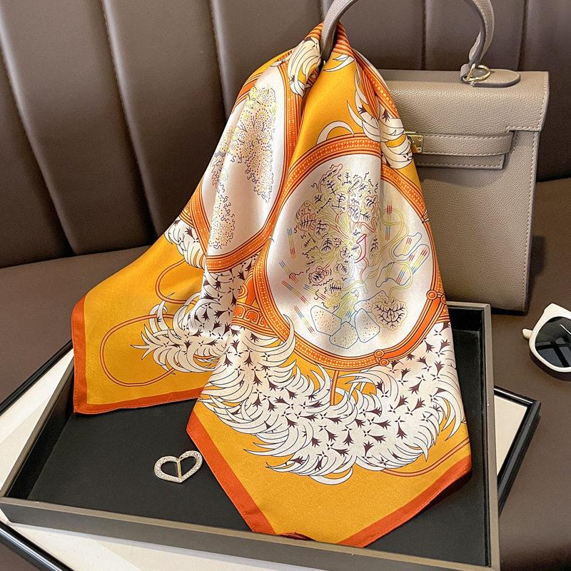 New ink and wash ancient town mulberry silk silk scarf women's silk scarf Hangzhou silk 71 square scarf for mothers and elders