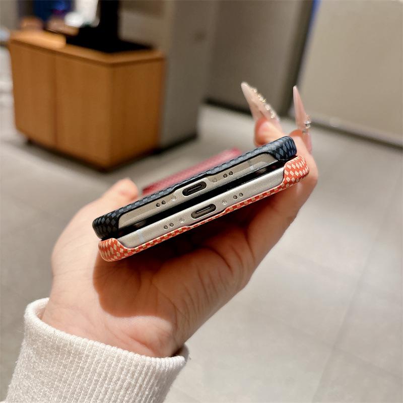 Магнитный чехол из кевлара для iPhone 17, Защитная крышка из углеродного волокна для Apple 16, Полуобернутый, Совместим с 15promax