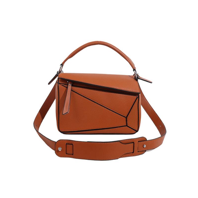 Портативная сумка через плечо с узором личи, модная и практичная.