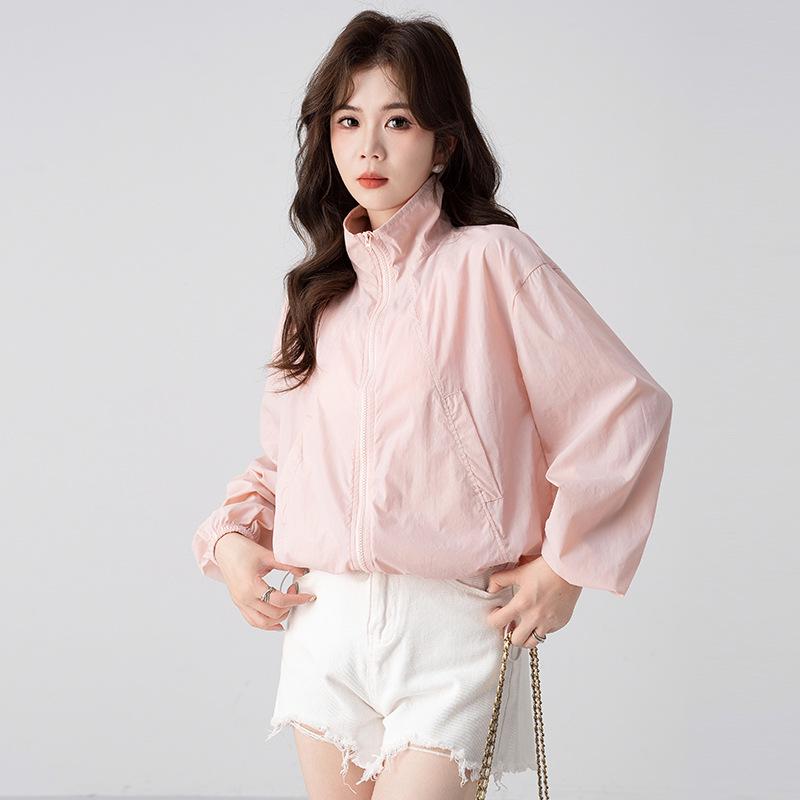 Women's Summer Lightweight Lapel Sunscreen Jacket: Short, Breathable, and Casual Sun Protection Top.