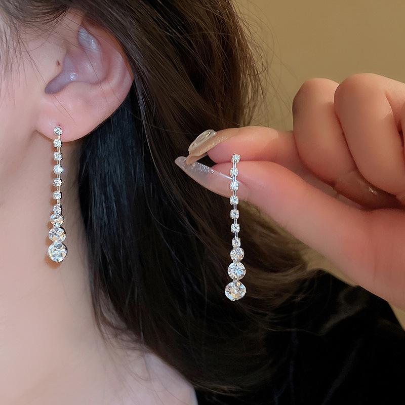 Irregular Diamond Tassel Pendant Necklace, Super Flash, Versatile Clavicle Chain, Elegant High-End Accessory for Women