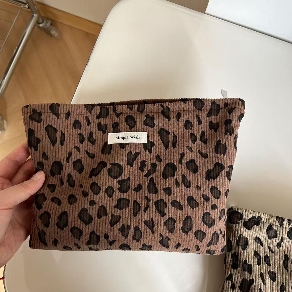 Corduroy Retro Leopard Pattern Makeup Bag Lipstick Cosmetic Organizer Zipper Bag Travel Washing and Storage Bag for Women
