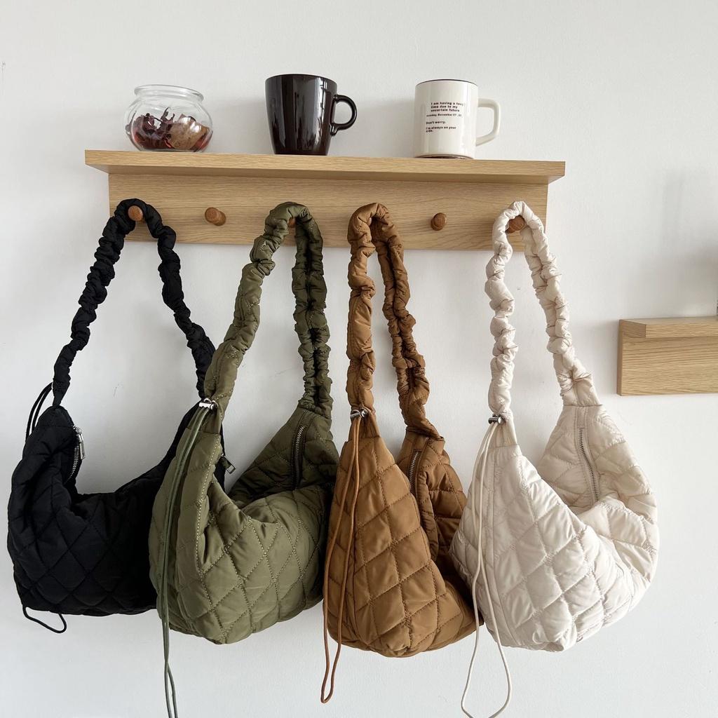 IELGY Корейская версия плиссированной сумки-облака, сумка-мешок с вышивкой ромбами, повседневная сумка-мессенджер большой вместимости