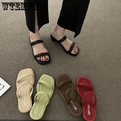 Женские тапочки на толстом каблуке с квадратным носком и мягкой подошвой. Однотонные молодежные и модные универсальные повседневные и нежные сандалии.