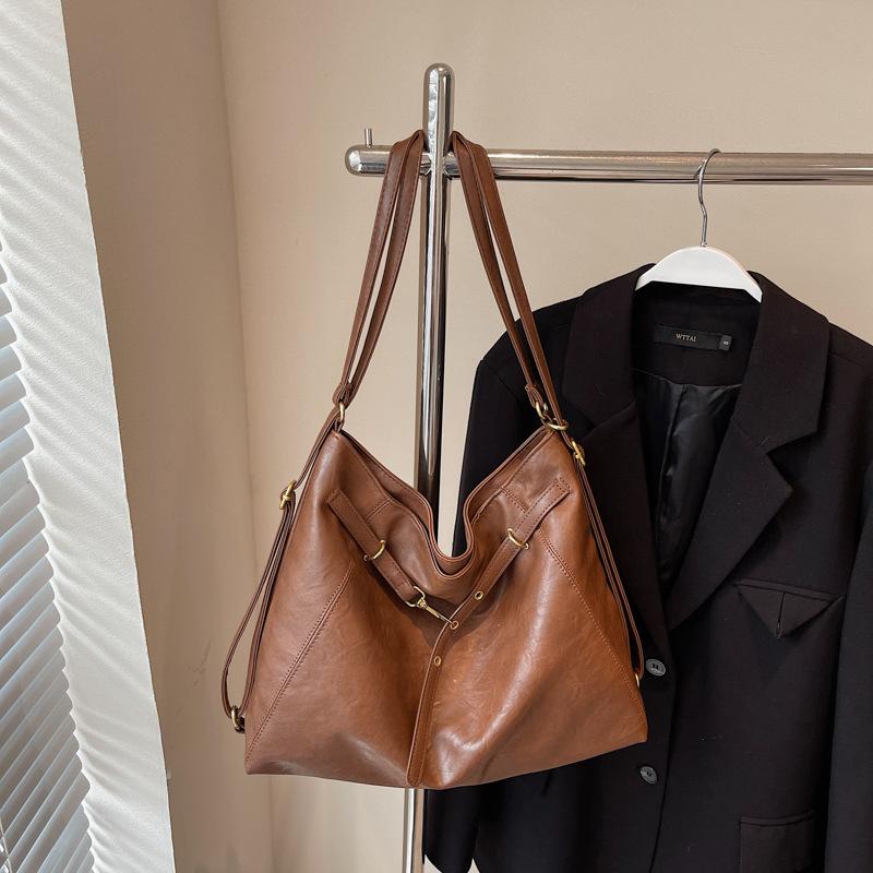 Женская сумка-тоут большой вместимости 2025 новая осенне-зимняя ретро повседневная на плечо сумка для поездок многофункциональный рюкзак