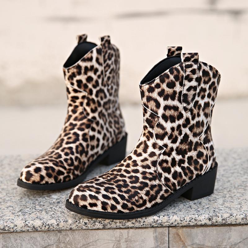 Современные ботинки на квадратном каблуке с щиколоткой, зимняя женская обувь без застежек, распродажа 2024 года, высококачественные лаконичные женские ботинки с острым носком в леопардовом стиле)