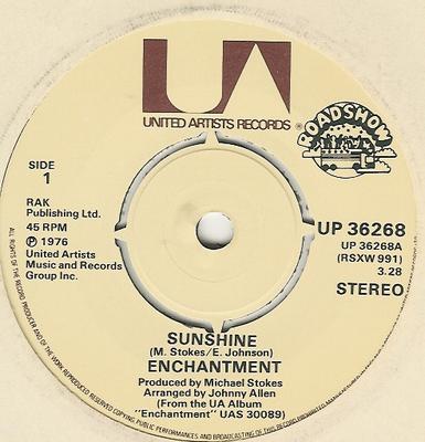 7-дюймовая пластинка ОЧАРОВАНИЕ - Солнечный свет UP36268 United Artists 1976 Великобритания Соул/Фанк Б/У