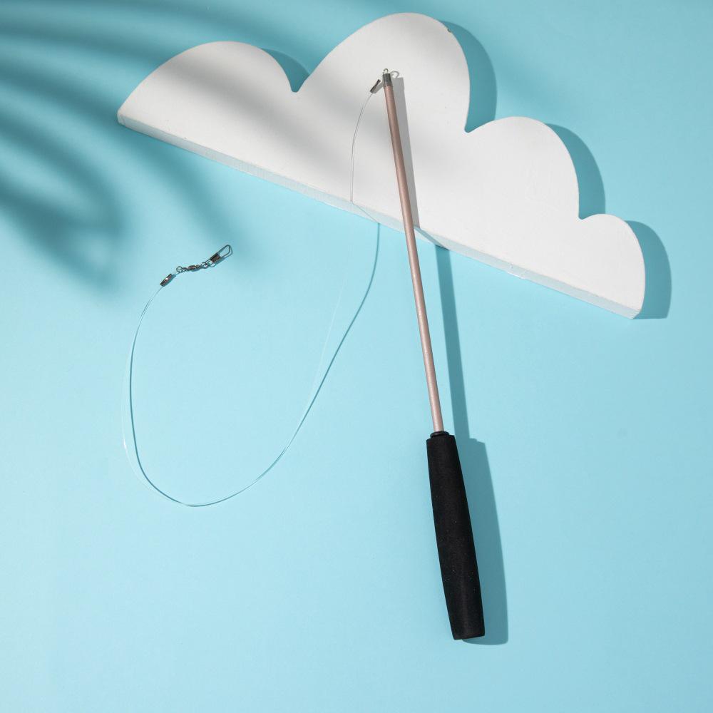 Популярная палочка-дразнилка для кошек: Трехсекционная удочка с несколькими вариантами расцветок для развлечения.