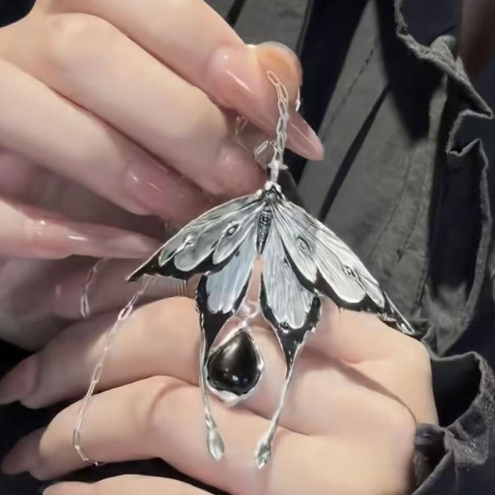 Winged Moth Moth Pendant Necklace Dark Aesthetic Choker Necklaces Insect Jewelry Accessories