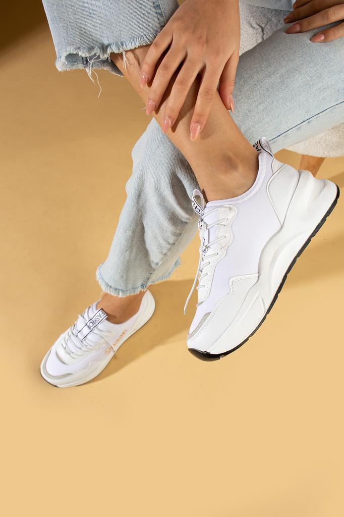 Женские кроссовки на шнуровке с удобной подошвой 36-140-24Queen