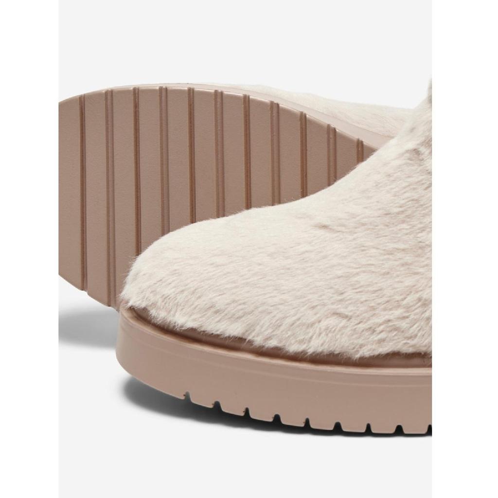 Женские зимние сапоги из искусственного плюша