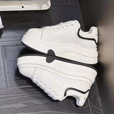 Нишевая универсальная обувь для доски, студенческая повседневная спортивная обувь, женская ins2025 новая весна и осень, популярные маленькие белые туфли женские