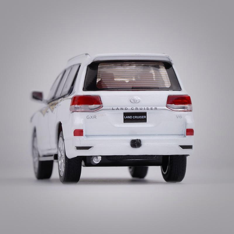 1/64 TOYOTA Land Cruiser LC200, миниатюрная модель JKM 1/64, игрушечный внедорожник премиум-класса, бесплатные колеса, литой под давлением сплав, коллекция, подарок
