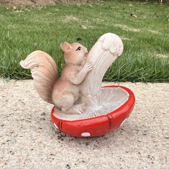 Yousheng Squirrel Mushroom Statue Resin Squirrel Picking Mushroom Ornament Garden Squirrel Sculpture for Lawn Yard Patio Decoration
