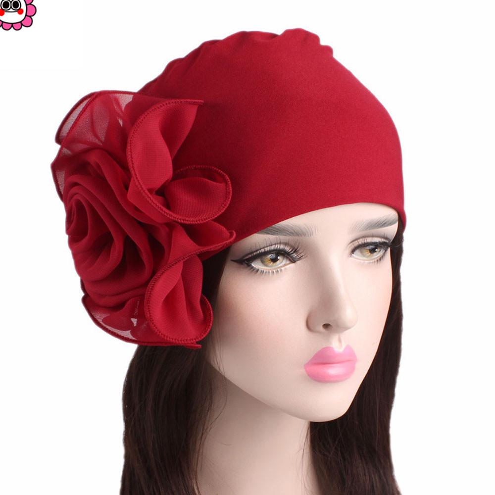 Шапка с макси-цветком