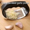 Stainless Steel Garlic Press Squeezer Garlic Press Crusher Manual Garlic Mincer Chopping Garlic Tool Professional Garlic Mincer
