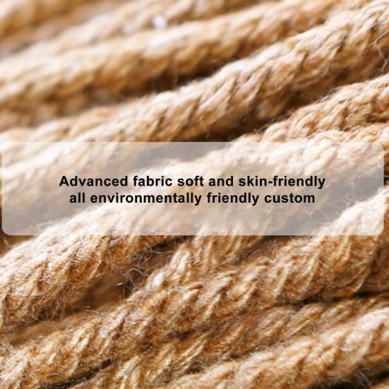 Красивый браслет-брелок ручной работы с нежным орнаментом