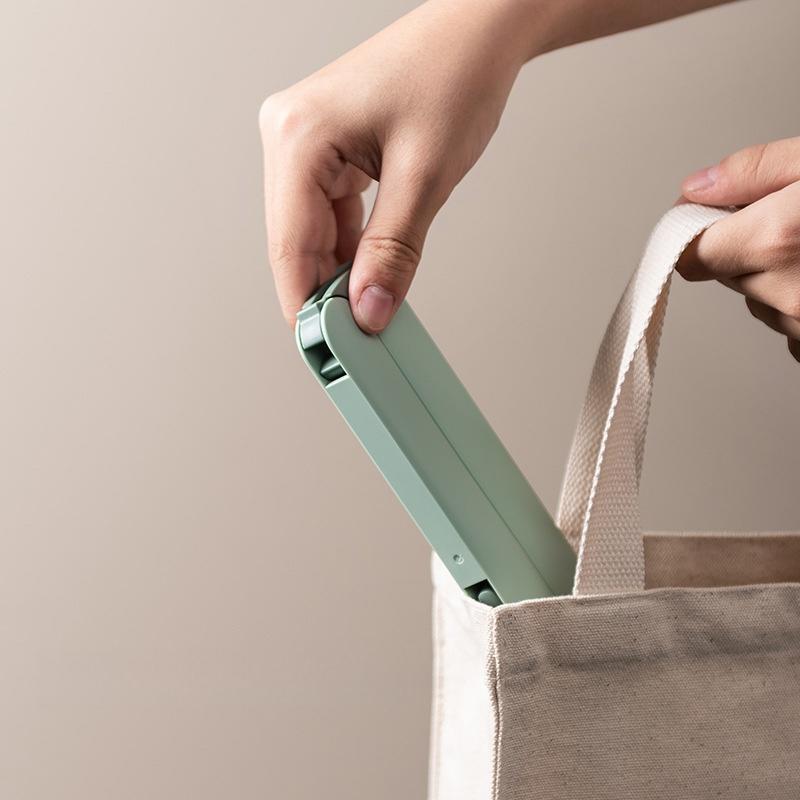 Складные дорожные вешалки Легкие Складные Экономящие место со скрытыми прищепками для подвешивания пиджаков брюк Идеально для путешествий шкафа дома ежедневного использования